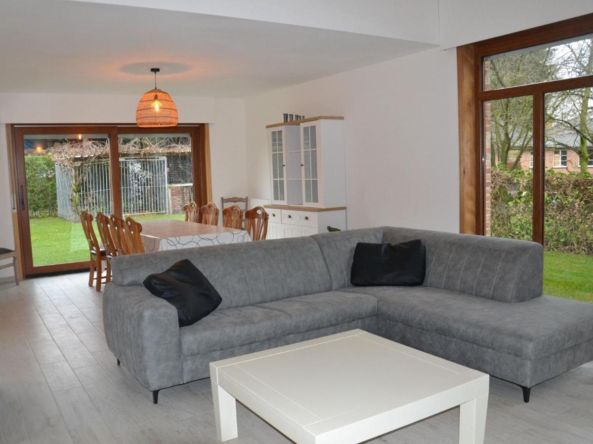 Welcoming Villa In Puivelde With Terrace Garden Barbeque ภายนอก รูปภาพ