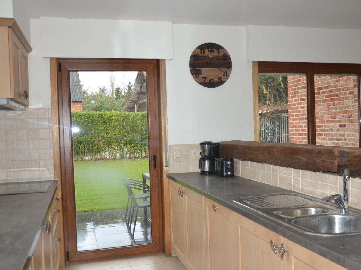 Welcoming Villa In Puivelde With Terrace Garden Barbeque ภายนอก รูปภาพ